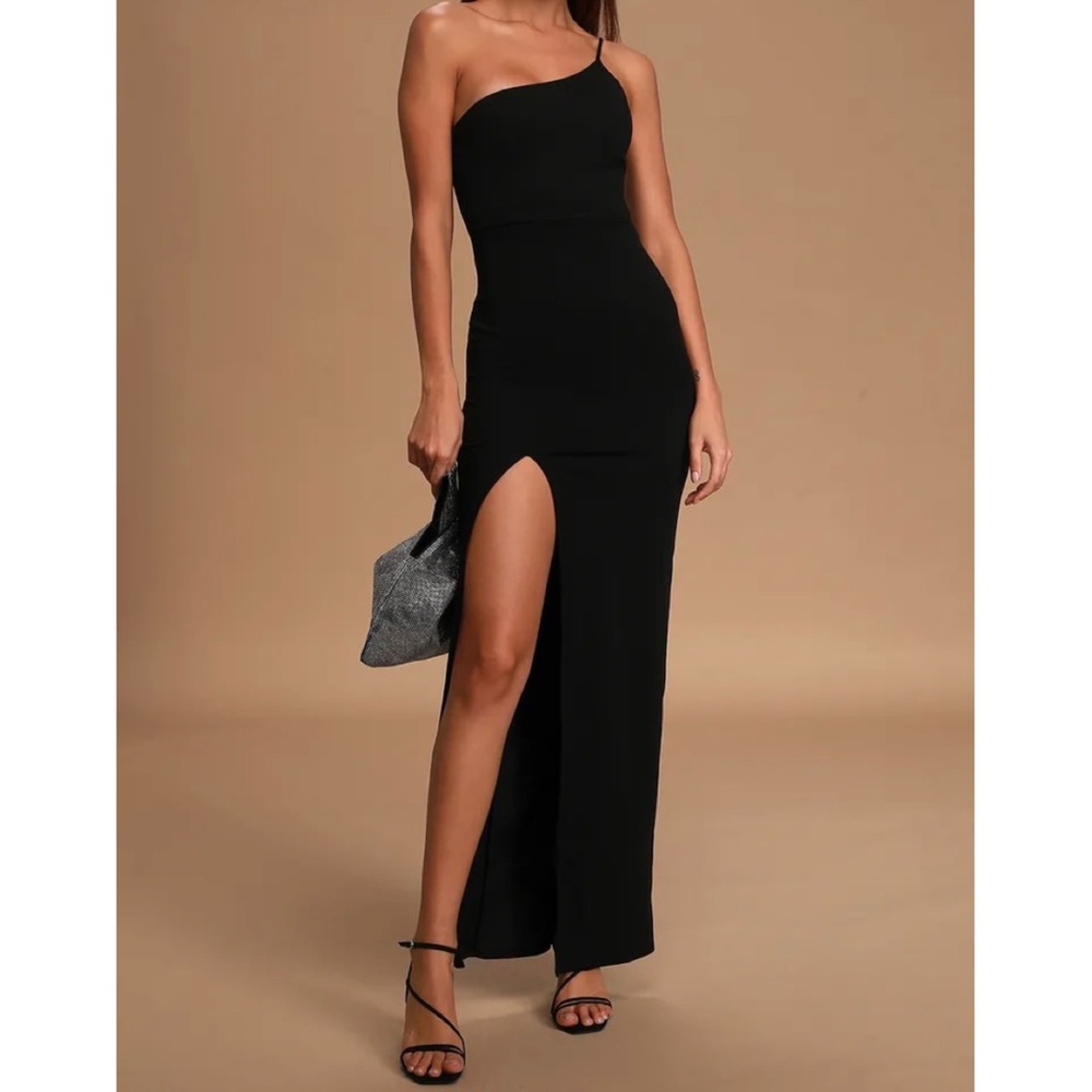 Lulu's Black One-Shoulder Maxi Dress